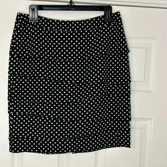 White House Black Market Dresses & Skirts - White House black market skirt